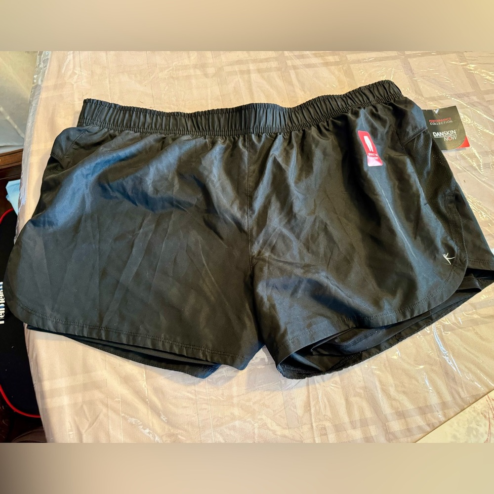 DANSKIN NOW PERFORMANCE SHORTS W UNDER SHORTS N SLIGHT SLIT ELASTIC WAISTBAND